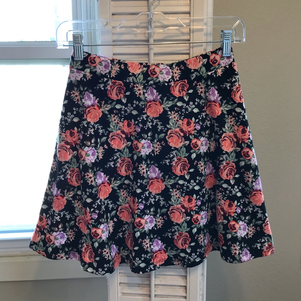 Divided Women’s Black Pink Purple Floral Print Flared Skirt Size Small NEW